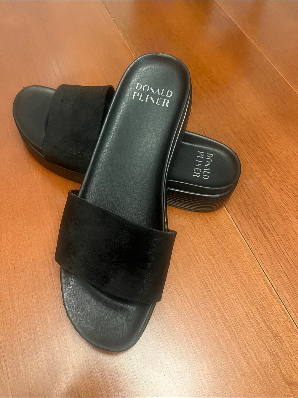 Donald J. Pliner Fifi Black Suede Slide Sandals Sz 9